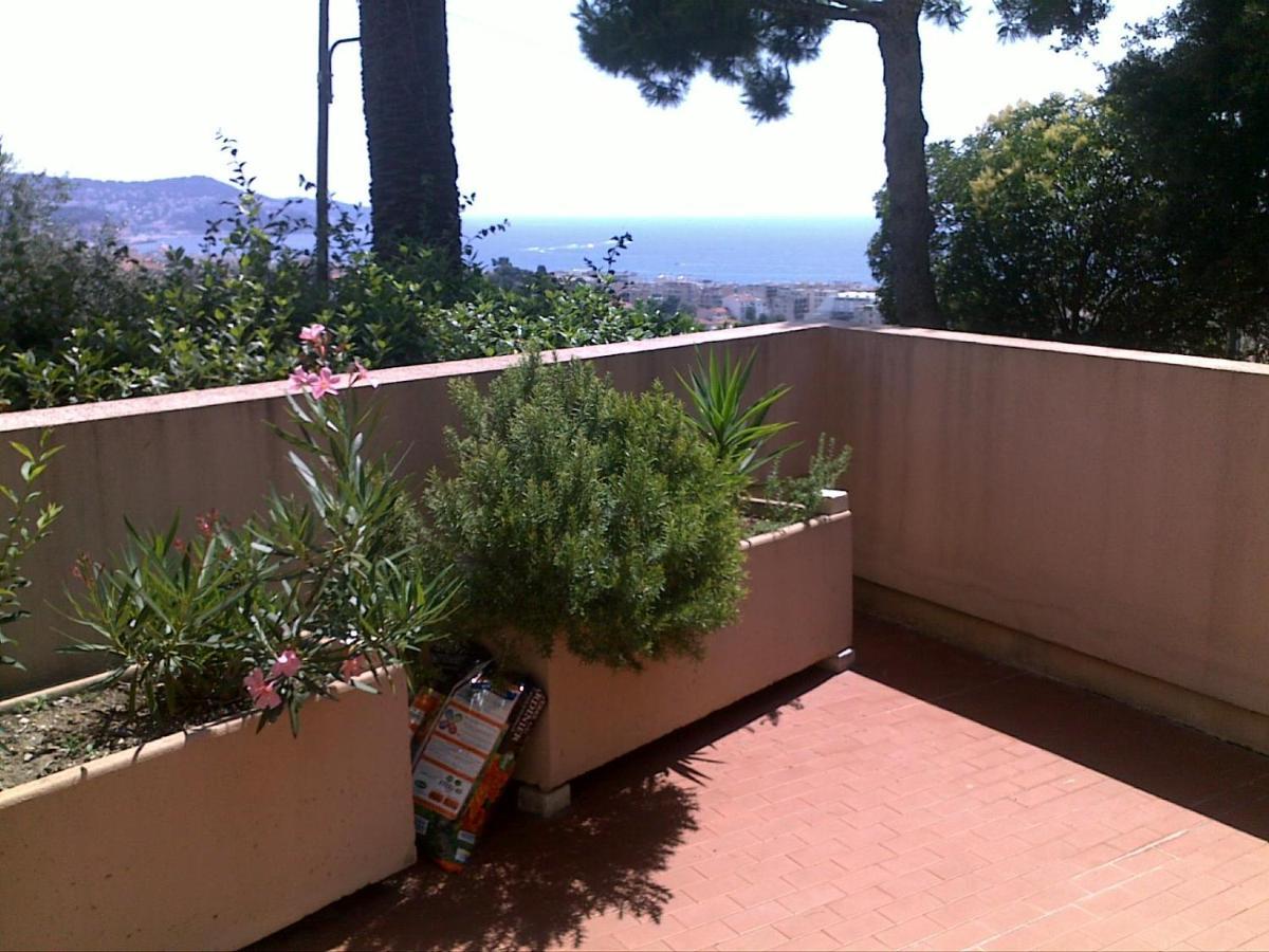 Relaxing Place With Wonderful View...Calme Avec Vue Magnifique Sur La Baie Des Anges, Mais En Campagne A 12 Minutes De La Promenade Des Anglais Nice Exterior photo